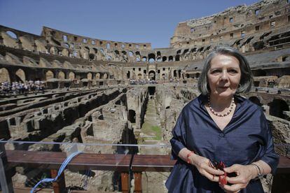 La arquitecto Gisella Capponi, quien dirigió la restauración, en el interior del Coliseo. La restauración fue financiada por Diego Della Valle, uno de los hombres más ricos del mundo según la revista Forbes.