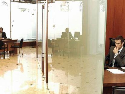 Interior de una oficina de banca privada.