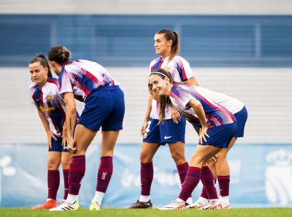 Las jugadoras del FC Barcelona, con Aitana Bonmatí en el centro de la imagen, en el entrenamiento previo al Madrid CFF - Barcelona.