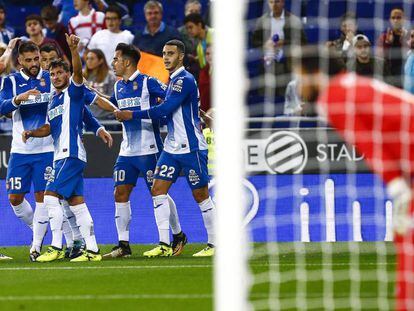 Los jugadores del Espanyol celebran el gol del Piatti ante el Celta. 