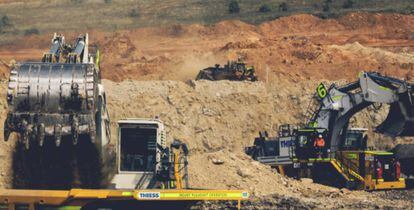Máquinas de Thiess en la mina australiana Mount Pleasant.