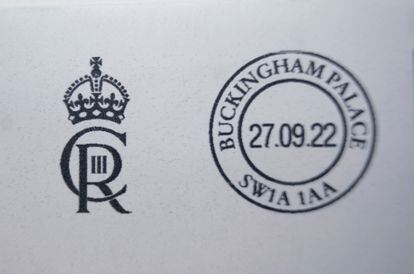 Nuevo emblema de Carlos III que sustituirá el que ha protagonizado los 70 años de reinado de Isabel II.