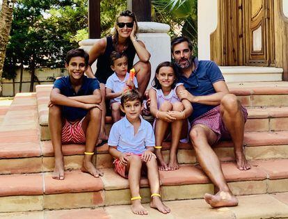 Javier e Ignacio con su familia durante unas vacaciones en Cádiz.