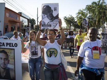 Un grupo de madres participa de un acto contra la violencia policial el pasado 20 de mayo, en Goiânia (Goiás).
