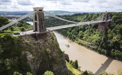 Panorámica del puente colgante de Clifton, en Bristol, sobre la garganta del río Avon.