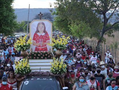 Romería en honor de Benigna Cardoso, niña en proceso de beatificación, en Santana do Cariri (Ceará, Brasil).
