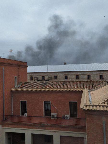 Humo en la prisión de Ocaña I (Toledo) durante el conato de plante de 300 reclusos el 9 de abril de 2020