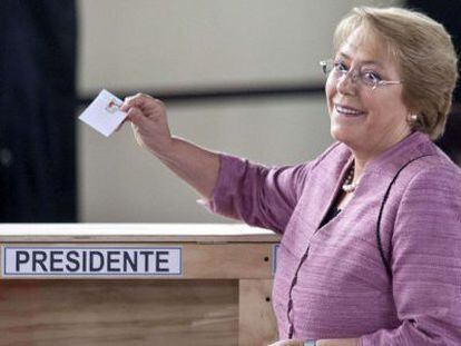 Michelle Bachelet durante los comicios.