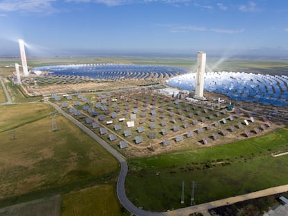 Planta solar de Abengoa, en la localidad sevillana de Sanlúcar la Mayor.