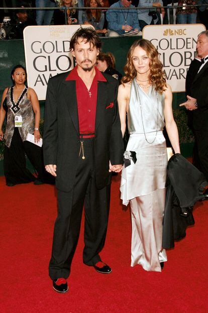 Entrando a los Globos de Oro en 2006, él conjuntado con la alfombra roja y ella absolutamente glamourosa en color perla.