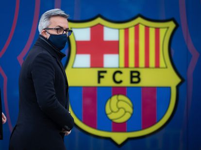 El candidato a la presidencia del FC Barcelona, Víctor Font, a su llegada este miércoles a las oficinas del club.