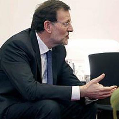 El presidente del Gobierno, Mariano Rajoy, durante una reunión con el presidente del Banco Central Europeo, Mario Draghi