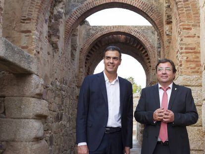 Pedro Sánchez i el president d'Extremadura, Guillermo Fernández Vara, a Mèrida.