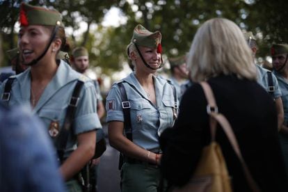 Dos legionarias, antes del desfile del pasado 12 de octubre en Madrid.