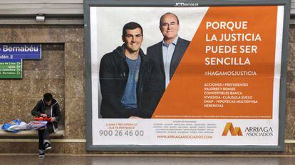 Anuncio de un despacho de abogados en el Metro de Madrid.