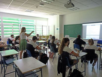 Alumnos de la ESO en un colegio concertado de Madrid (España), en 2020.