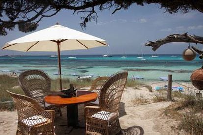 El bar Tiburón, en la playa de Cavall d'en Borràs, Formentera.