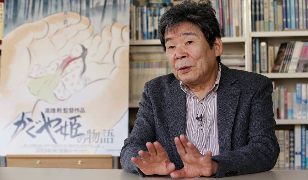 Isao Takahata en 2015, ante un cartel de su último trabajo, 'El cuento de la princesa Kaguya'.