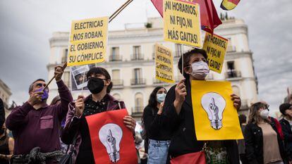 Manifestación contra la subida de la luz en la Puerta del Sol de Madrid, el 5 de junio.