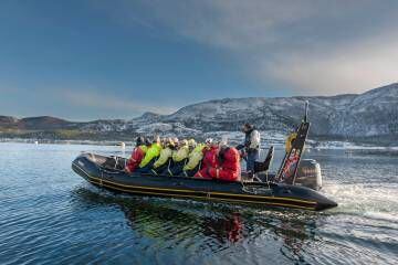 Una zódiac en el fiordo de Salt, en Noruega.