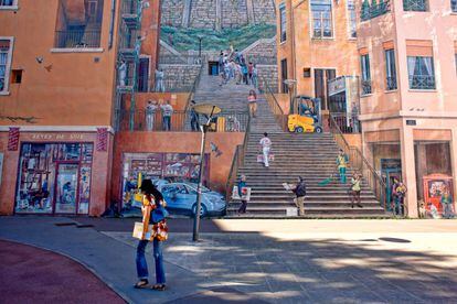 'Le mur des Canuts', un enorme mural pintado al óleo que recrea la cotidianidad del distrito de la Croix-Rousse, en Lyon.