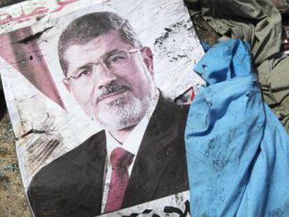 Retrato del presidente depuesto Mohamed Morsi.