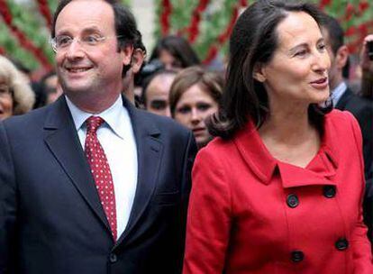 François Hollande y Ségolène Royal, en un acto del Partido Socialista en enero en París.