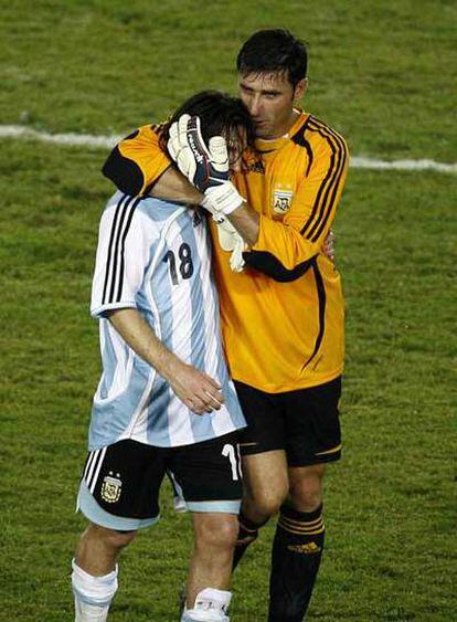 Abbondanzieri celebra el pase a la final de la Copa América con Messi.