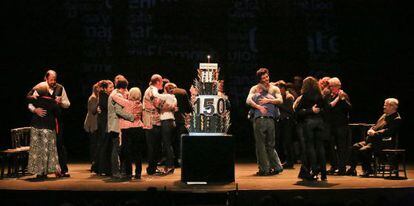 &#039;Pensem un desig&#039;, espect&aacute;culo con el que el teatro Romea celebra sus primeros 150 a&ntilde;os. 