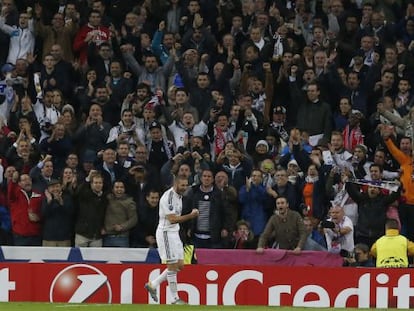 Benzema celebra su gol al Liverpool