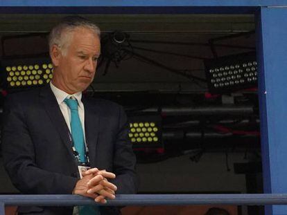 John McEnroe, en las cabinas de la pista Arthur Ashe.