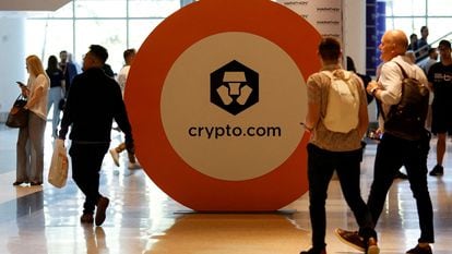 El logo de la empresa Crypto.com, presente durante la conferencia sobre el bitcoin que cada año se celebra en Miami, el pasado abril.