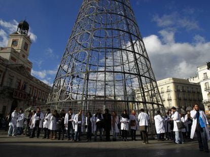 Momento de la concentración de médicos y residentes en la Puerta del Sol.