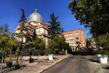 La parroquia de San Jorge y parte de la residencia de mayores de la Fundación Santísima Virgen y San Celedonio, este miércoles.