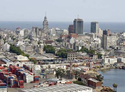 Instalaciones del puerto de Montevideo.