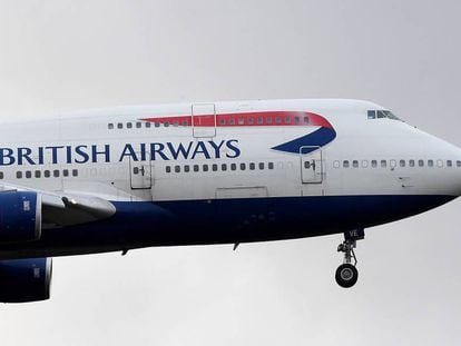 Un avión de British Airways aterriza en el aeropuerto de Heathrow, en Londres.