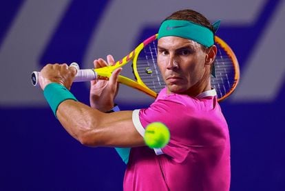 Rafa Nadal devuelve una pelota en su duelo frente al estadounidense Denis Kudla.