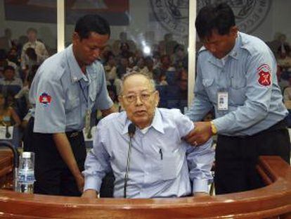 Ieng Sary, ministro de Exteriores camboyano con Pol Pot, en 2008, durante una vista preliminar de su juicio por genocidio.