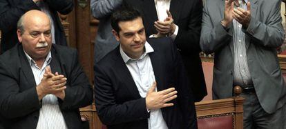 El primer ministro griego, Alexis Tsipras, durante la sesi&oacute;n en el Parlamento de Atenas.