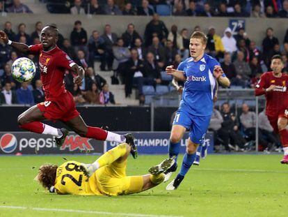 Sadio Mané marca su tercer gol al Genk en la Champions.