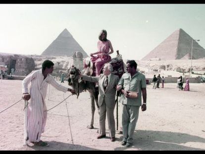 Borges y Mar&iacute;a Kodama en Egipto, en una foto de la exposici&oacute;n.