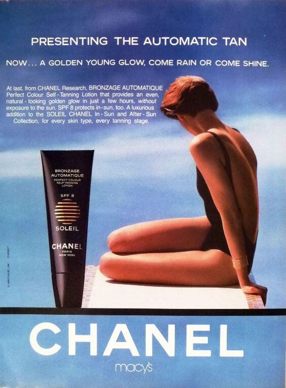El bronceado «automático» de Chanel, en un anuncio de 1990.