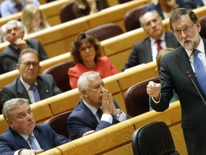 El presidente del Gobierno, Mariano Rajoy, durante su intervenci&oacute;n en la sesi&oacute;n de control al Gobierno esta tarde en el Senado. EFE/Javier Liz&oacute;n