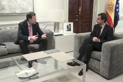 José Luis Rodríguez Zapatero y Mariano Rajoy, durante el encuentro que mantuvieron ayer.