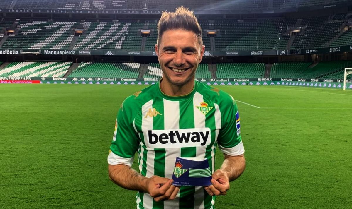 El Betis anuncia la renovación por un año de Joaquín Deportes EL PAÍS
