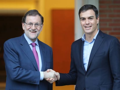 Mariano Rajoy amb Pedro Sánchez a la Moncloa, el juliol del 2017.