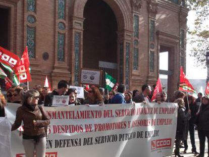 Promotores y asesores de empleo protestan en Sevilla este mi&eacute;rcoles