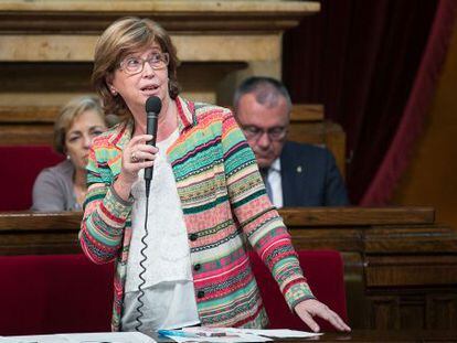 Irene Rigau, consejera de Ense&ntilde;anza, en el Parlament.