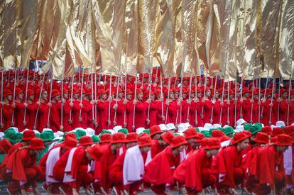 Los atletas de Bielorrusia participan en un desfile militar que marca el Día de la Independencia en Minsk.