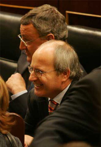 José Montilla (en el centro) y el ministro de Trabajo, Jesús Caldera.